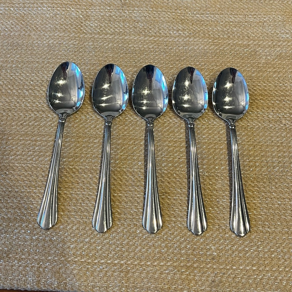 Oneida Silver Tripoli Stainless (4) soup spoons